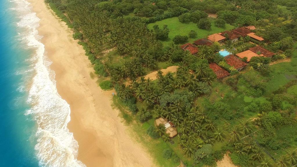 Ranna 212 Beach Resort Kahandamodara Exterior photo